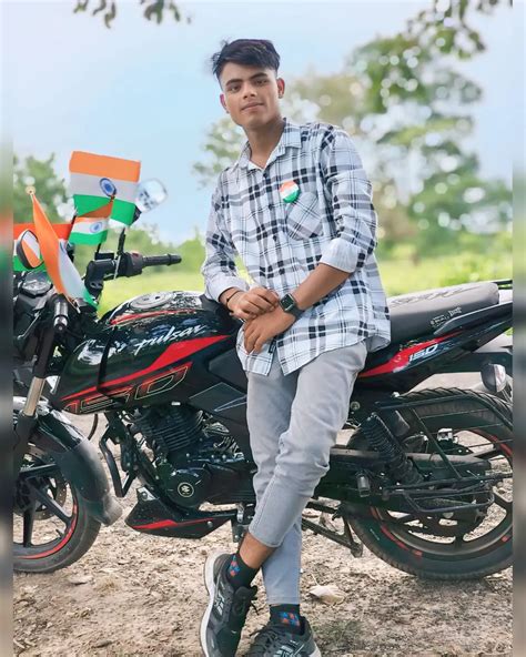 Shadik (@yourshadik) .